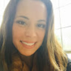 Meet your Posher, Larissa